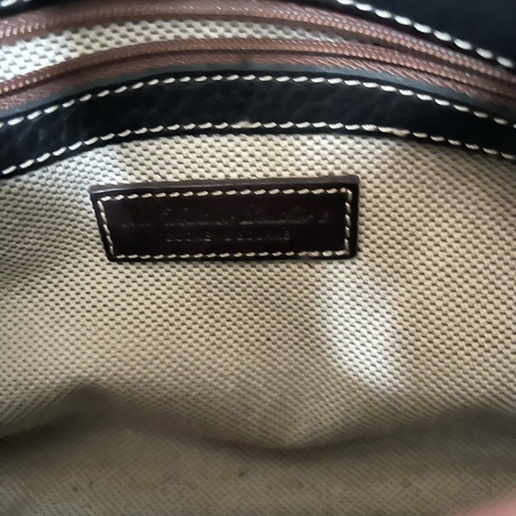 Authentic Dooney and Bourke leather purse. Excellent condition. - Picture 5 of 5